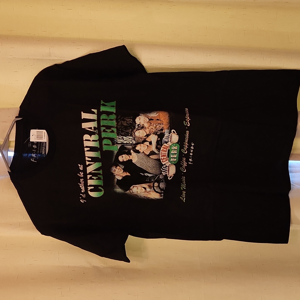 Friends Central Perk tee shirt (size large) NWT